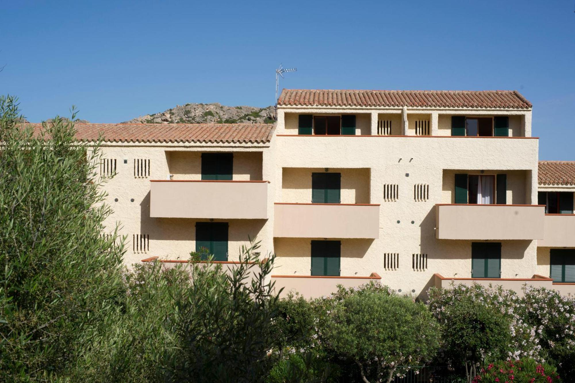 Blu Baita La Maddalena  Luaran gambar