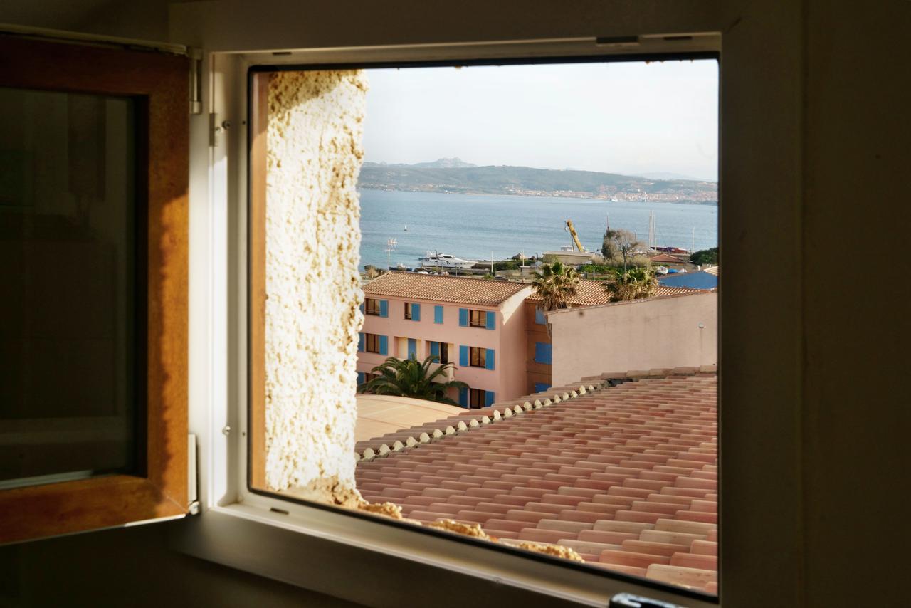 Blu Baita La Maddalena  Luaran gambar