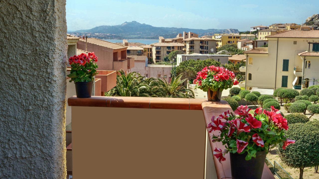 Blu Baita La Maddalena  Luaran gambar