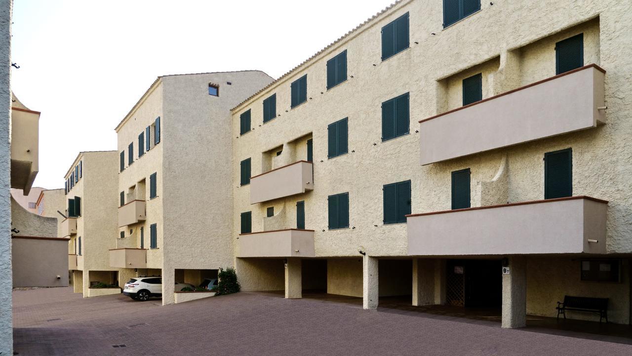 Blu Baita La Maddalena  Luaran gambar